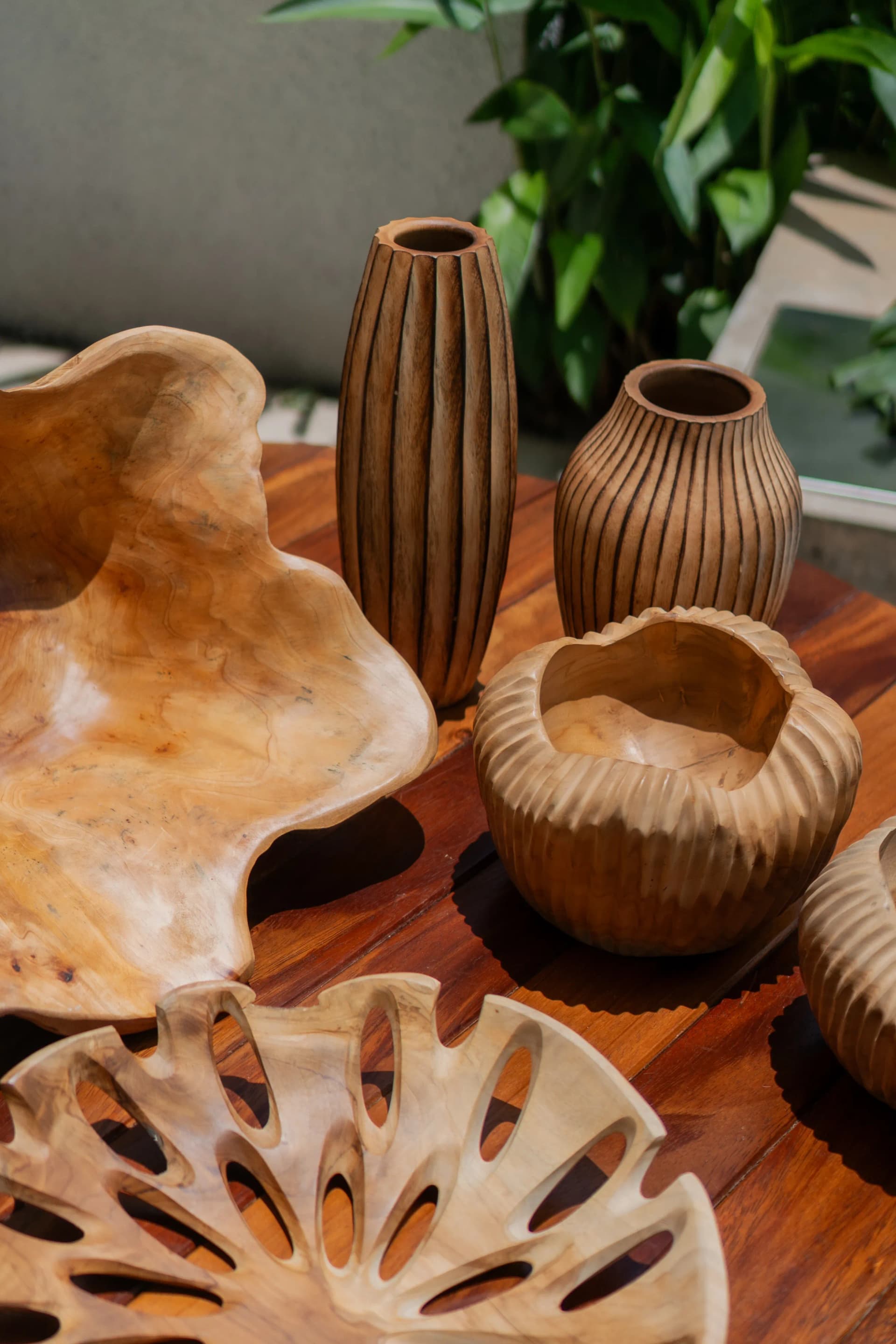 Ridged Vase, narrow neck — image 1